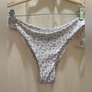 WHITE AND GRAY LEOPARD RIBBED BIKINI SET • SZ L